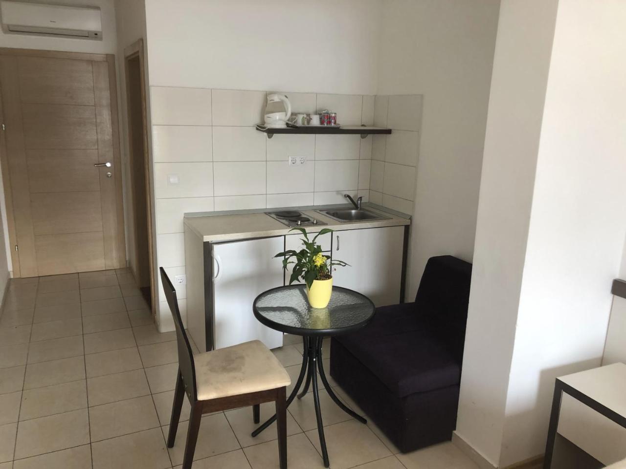 Apartmani Ancora 네움 외부 사진